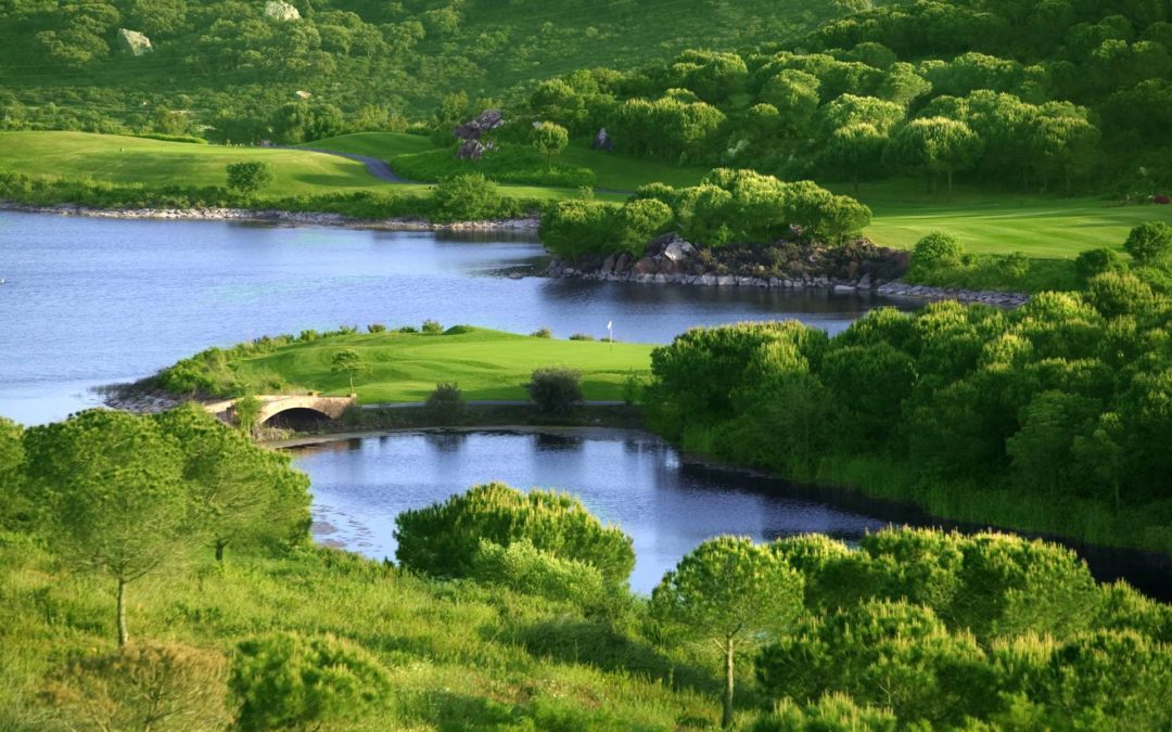 Why is the Almenara Golg course ideal for expert players?